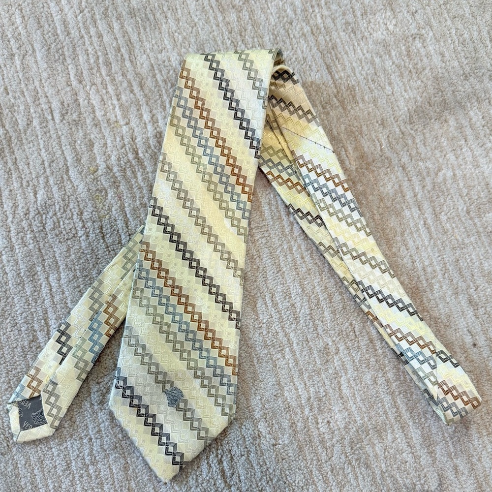 VERSACE Medusa Geometric Chain design tie 100% silk